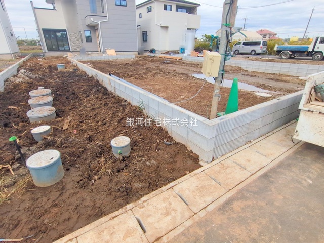 G00384274 千葉県市川市北方町４丁目 新築一戸建て 5499万円 土地面積198.76m² (約60.12坪) 建物面積104.57m² (約31.63坪) 間取り４ＬＤＫ 築年月2025年11月(築１年以内)【外観14】