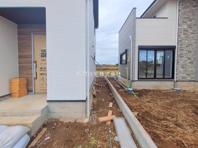 G00384275 千葉県市川市北方町４丁目 新築一戸建て 5399万円 土地面積198.86m² (約60.15坪) 建物面積109.06m² (約32.99坪) 間取り４ＬＤＫ 築年月2025年11月(築１年以内)【外観7】