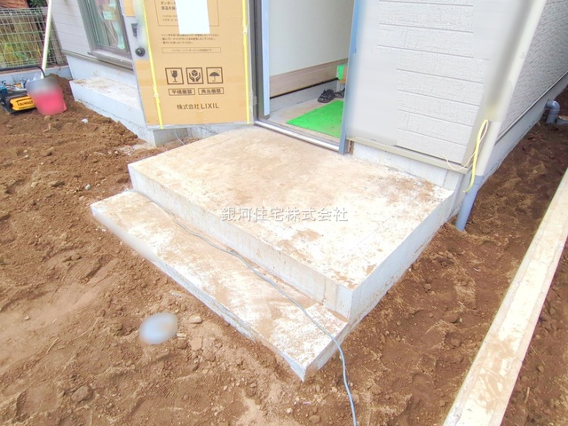 G00384280 埼玉県上尾市大字久保 新築一戸建て 3490万円 土地面積146.77m² (約44.39坪) 建物面積99.36m² (約30.05坪) 間取り４ＬＤＫ 築年月2025年12月【外観4】