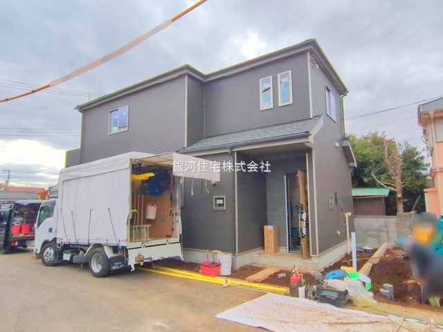 G00384281 埼玉県上尾市大字久保 新築一戸建て 3690万円 土地面積131.70m² (約39.83坪) 建物面積97.71m² (約29.55坪) 間取り４ＬＤＫ 築年月2025年12月【外観2】