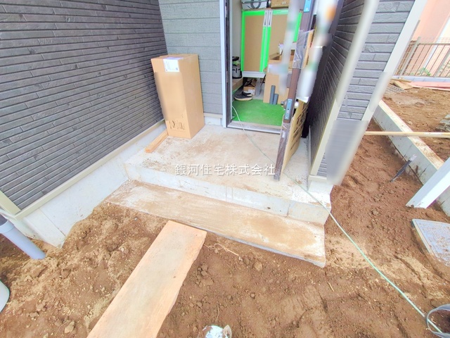 G00384281 埼玉県上尾市大字久保 新築一戸建て 3690万円 土地面積131.70m² (約39.83坪) 建物面積97.71m² (約29.55坪) 間取り４ＬＤＫ 築年月2025年12月【外観9】