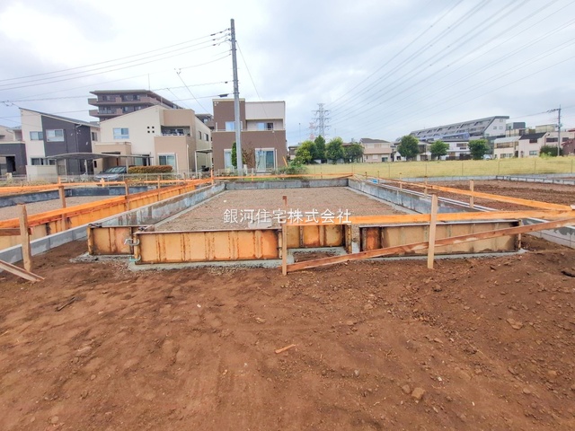 G00384285 埼玉県上尾市大字久保 新築一戸建て 3690万円 土地面積140.03m² (約42.35坪) 建物面積98.74m² (約29.86坪) 間取り４ＬＤＫ 築年月2025年12月【外観15】