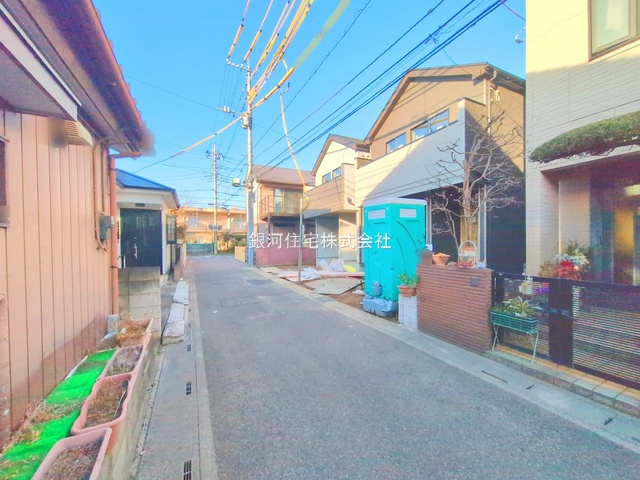 G00384286 埼玉県上尾市二ツ宮 新築一戸建て 3190万円 土地面積82.87m² (約25.06坪) 建物面積88.60m² (約26.80坪) 間取り４ＬＤＫ 築年月2025年12月【外観8】