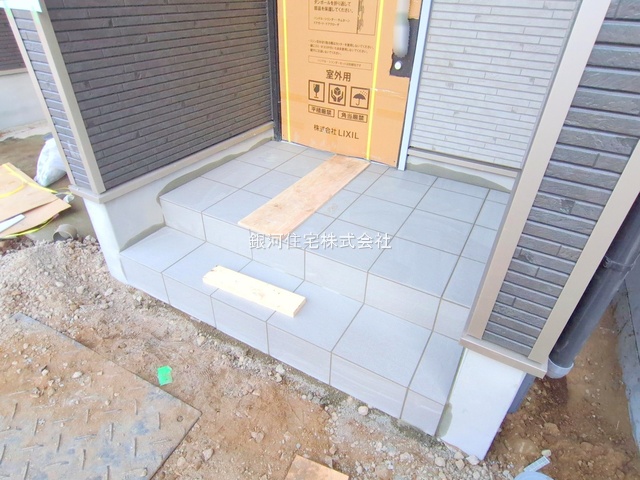 G00384287 埼玉県上尾市二ツ宮 新築一戸建て 3190万円 土地面積82.86m² (約25.06坪) 建物面積88.60m² (約26.80坪) 間取り４ＬＤＫ 築年月2025年12月【外観5】