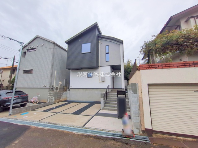 G00384341 千葉県八千代市八千代台南２丁目 新築一戸建て 4690万円 土地面積123.97m² (約37.50坪) 建物面積102.29m² (約30.94坪) 間取り４ＬＤＫ 築年月2025年06月(築１年以内)【外観2】