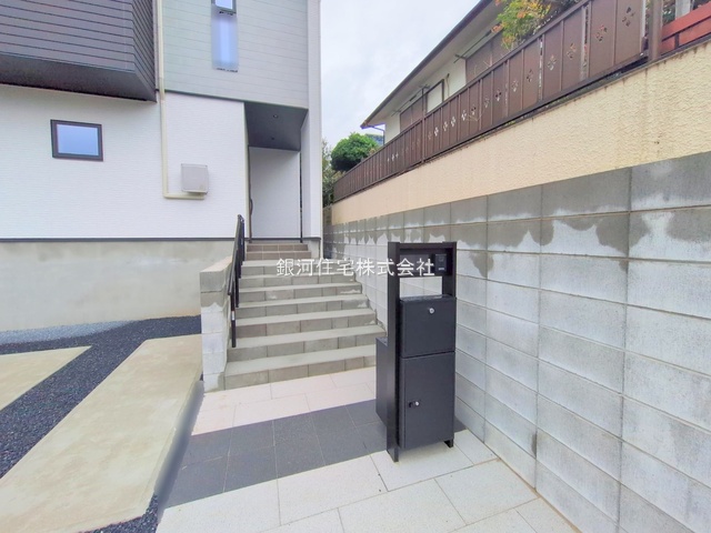 G00384341 千葉県八千代市八千代台南２丁目 新築一戸建て 4690万円 土地面積123.97m² (約37.50坪) 建物面積102.29m² (約30.94坪) 間取り４ＬＤＫ 築年月2025年06月(築１年以内)【外観7】