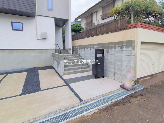 G00384341 千葉県八千代市八千代台南２丁目 新築一戸建て 4690万円 土地面積123.97m² (約37.50坪) 建物面積102.29m² (約30.94坪) 間取り４ＬＤＫ 築年月2025年06月(築１年以内)【外観8】