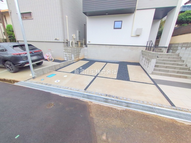 G00384341 千葉県八千代市八千代台南２丁目 新築一戸建て 4690万円 土地面積123.97m² (約37.50坪) 建物面積102.29m² (約30.94坪) 間取り４ＬＤＫ 築年月2025年06月(築１年以内)【外観9】