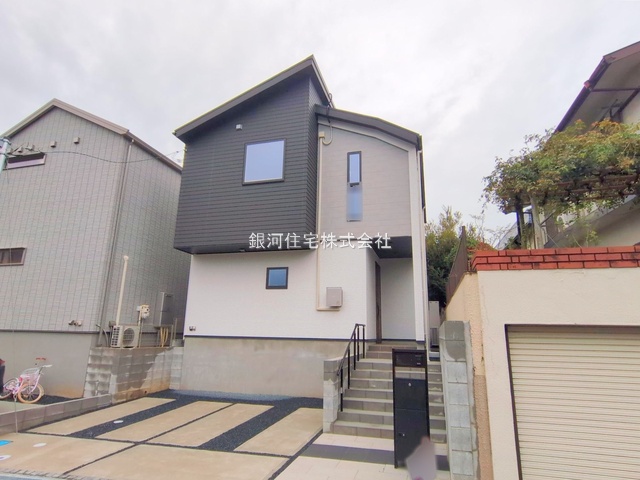 G00384341 千葉県八千代市八千代台南２丁目 新築一戸建て 4690万円 土地面積123.97m² (約37.50坪) 建物面積102.29m² (約30.94坪) 間取り４ＬＤＫ 築年月2025年06月(築１年以内)【外観13】