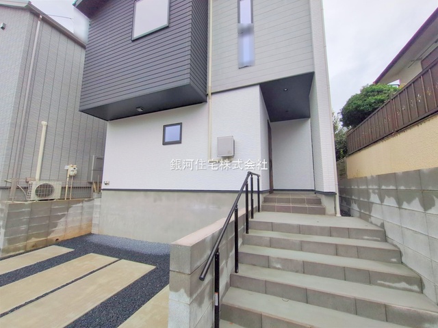 G00384341 千葉県八千代市八千代台南２丁目 新築一戸建て 4690万円 土地面積123.97m² (約37.50坪) 建物面積102.29m² (約30.94坪) 間取り４ＬＤＫ 築年月2025年06月(築１年以内)【外観18】