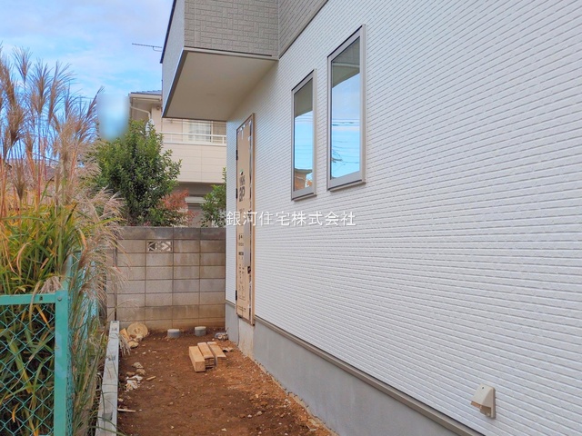 G00384357 千葉県船橋市習志野台５丁目 新築一戸建て 4799万円 土地面積128.06m² (約38.73坪) 建物面積108.88m² (約32.93坪) 間取り４ＬＤＫ 築年月2025年11月(築１年以内)【外観12】