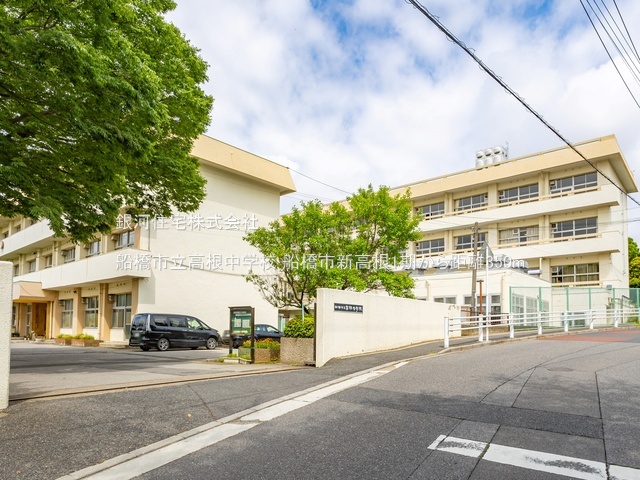 G00384358 千葉県船橋市新高根３丁目 新築一戸建て 4199万円 土地面積106.05m² (約32.08坪) 建物面積106.02m² (約32.07坪) 間取り４ＬＤＫ 築年月2025年10月(築１年以内)【周辺環境】船橋市立高根中学校