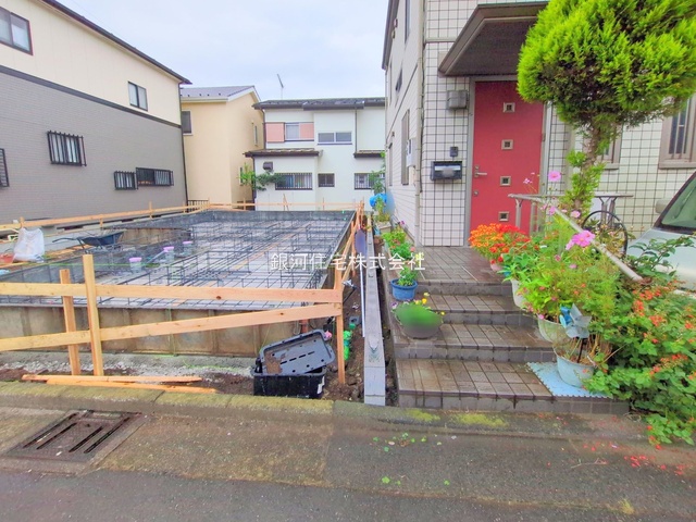 G00384377 神奈川県相模原市緑区下九沢 新築一戸建て 3199万円 土地面積83.36m² (約25.21坪) 建物面積89.22m² (約26.98坪) 間取り３ＬＤＫ 築年月2026年01月【外観8】