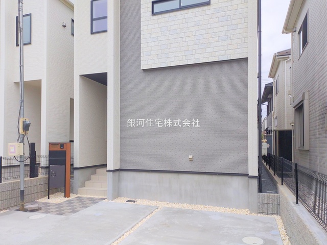 G00384896 千葉県船橋市習志野台６丁目 新築一戸建て 5290万円 土地面積132.35m² (約40.03坪) 建物面積103.65m² (約31.35坪) 間取り３ＬＤＫ 築年月2025年11月(築１年以内)【外観10】