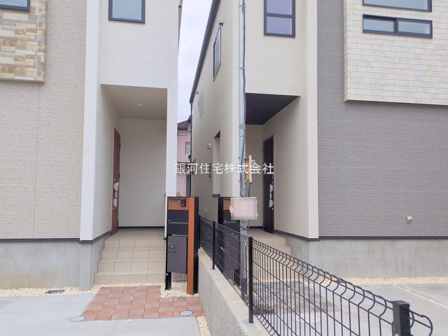 G00384896 千葉県船橋市習志野台６丁目 新築一戸建て 5290万円 土地面積132.35m² (約40.03坪) 建物面積103.65m² (約31.35坪) 間取り３ＬＤＫ 築年月2025年11月(築１年以内)【外観16】