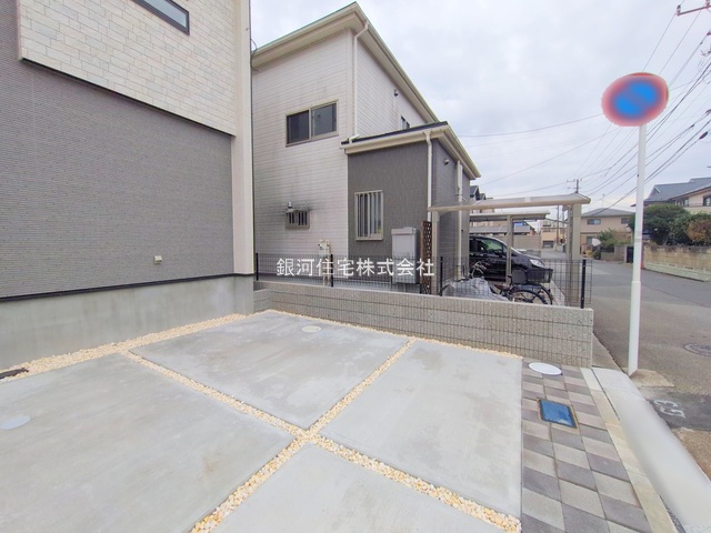 G00384896 千葉県船橋市習志野台６丁目 新築一戸建て 5290万円 土地面積132.35m² (約40.03坪) 建物面積103.65m² (約31.35坪) 間取り３ＬＤＫ 築年月2025年11月(築１年以内)【外観17】