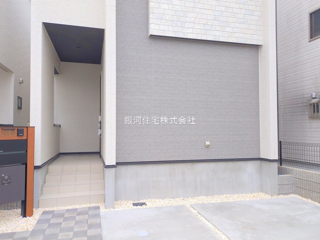 G00384896 千葉県船橋市習志野台６丁目 新築一戸建て 5290万円 土地面積132.35m² (約40.03坪) 建物面積103.65m² (約31.35坪) 間取り３ＬＤＫ 築年月2025年11月(築１年以内)【外観18】