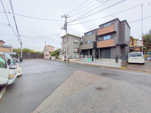 G00385102 埼玉県川口市領家３丁目 新築一戸建て 3899万円 土地面積81.70m² (約24.71坪) 建物面積108.09m² (約32.69坪) 間取り３ＬＤＫ 築年月2025年10月(築１年以内)【外観3】