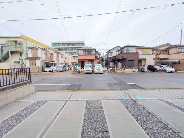 G00385102 埼玉県川口市領家３丁目 新築一戸建て 3899万円 土地面積81.70m² (約24.71坪) 建物面積108.09m² (約32.69坪) 間取り３ＬＤＫ 築年月2025年10月(築１年以内)【外観6】