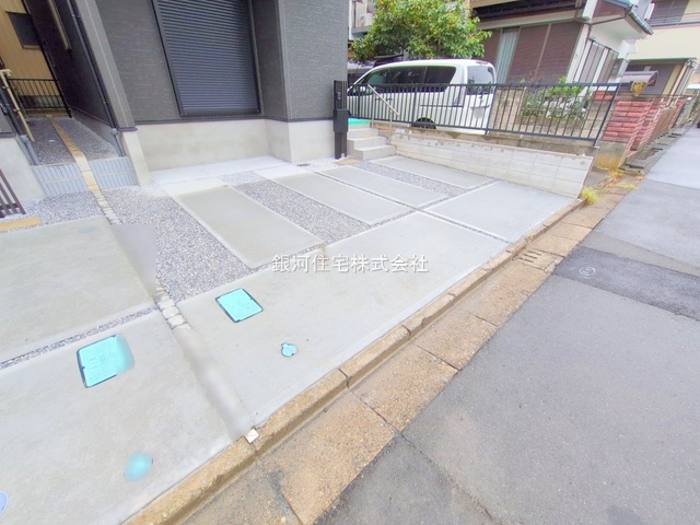 G00385102 埼玉県川口市領家３丁目 新築一戸建て 3899万円 土地面積81.70m² (約24.71坪) 建物面積108.09m² (約32.69坪) 間取り３ＬＤＫ 築年月2025年10月(築１年以内)【外観7】