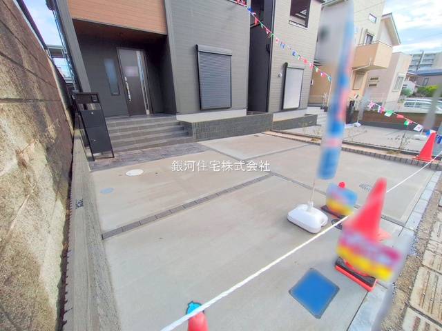 G00385215 千葉県船橋市習志野台２丁目 新築一戸建て 5590万円 土地面積125.61m² (約37.99坪) 建物面積106.40m² (約32.18坪) 間取り４ＬＤＫ 築年月2025年10月(築１年以内)【外観11】