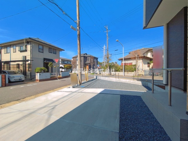 G00385330 千葉県我孫子市つくし野５丁目 新築一戸建て 4288万円 土地面積176.34m² (約53.34坪) 建物面積106.53m² (約32.22坪) 間取り４ＬＤＫ 築年月2026年01月(築１年以内)【外観9】