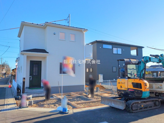 G00385563 埼玉県鴻巣市松原３丁目 新築一戸建て 2790万円 土地面積147.92m² (約44.74坪) 建物面積101.02m² (約30.55坪) 間取り４ＬＤＫ 築年月2025年12月【外観2】