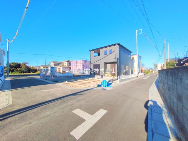 G00385564 埼玉県鴻巣市松原３丁目 新築一戸建て 2890万円 土地面積143.16m² (約43.30坪) 建物面積110.13m² (約33.31坪) 間取り４ＬＤＫ 築年月2025年12月【外観3】