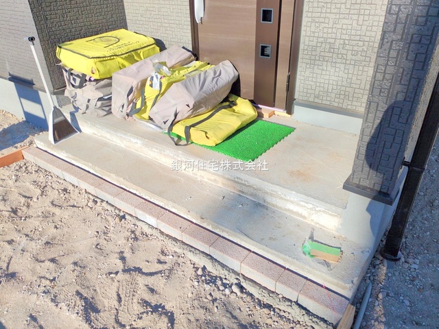 G00385564 埼玉県鴻巣市松原３丁目 新築一戸建て 2890万円 土地面積143.16m² (約43.30坪) 建物面積110.13m² (約33.31坪) 間取り４ＬＤＫ 築年月2025年12月【外観4】