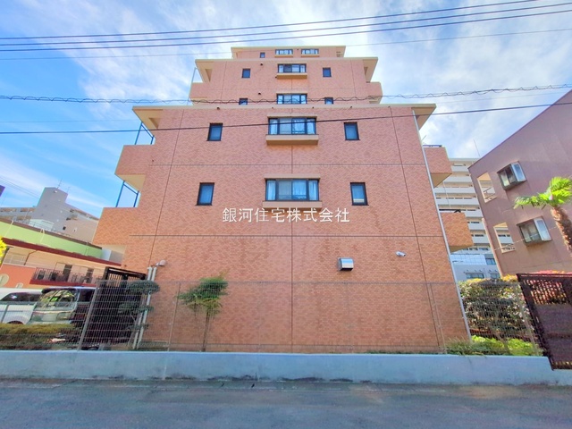 G00385570 埼玉県草加市栄町３丁目 中古マンション 3498万円 専有面積61.05m² (約18.46坪) 間取り２ＳＬＤＫ 所在階4階 築年月1990年07月(築35年)【外観11】