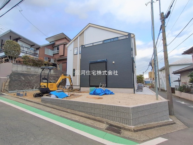 G00385952 神奈川県横浜市港南区笹下７丁目 新築一戸建て 5990万円 土地面積150.72m² (約45.59坪) 建物面積109.30m² (約33.06坪) 間取り４ＬＤＫ 築年月2026年02月【外観2】