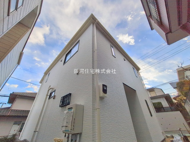 G00385952 神奈川県横浜市港南区笹下７丁目 新築一戸建て 5990万円 土地面積150.72m² (約45.59坪) 建物面積109.30m² (約33.06坪) 間取り４ＬＤＫ 築年月2026年02月【外観5】
