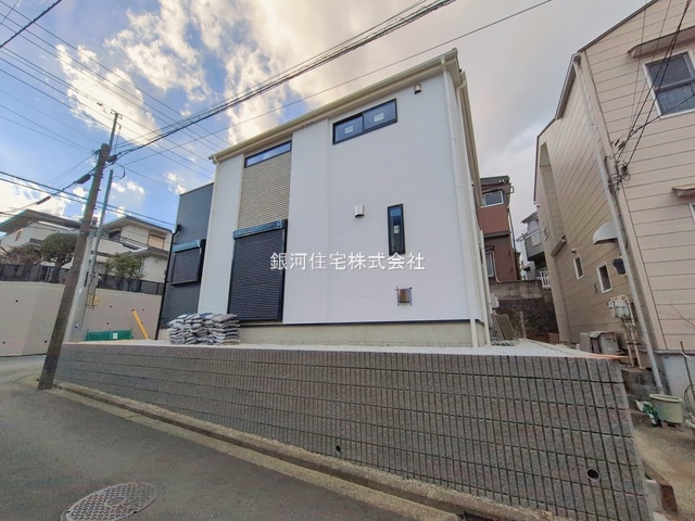 G00385952 神奈川県横浜市港南区笹下７丁目 新築一戸建て 5990万円 土地面積150.72m² (約45.59坪) 建物面積109.30m² (約33.06坪) 間取り４ＬＤＫ 築年月2026年02月【外観14】