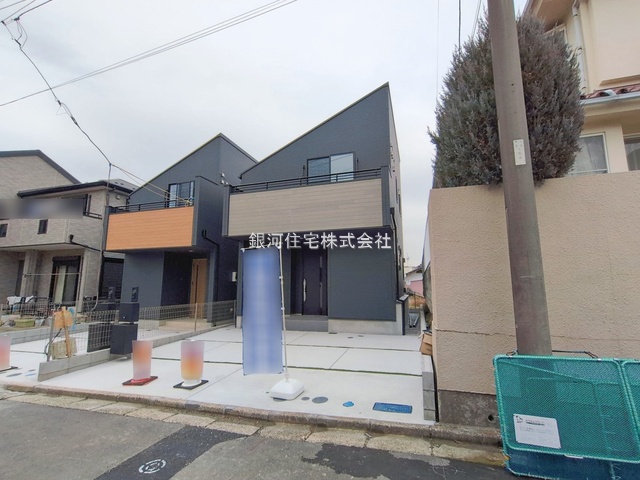 G00385954 神奈川県横浜市港南区上永谷５丁目 新築一戸建て 6690万円 土地面積131.90m² (約39.89坪) 建物面積102.73m² (約31.07坪) 間取り４ＬＤＫ 築年月2025年12月(築１年以内)【外観2】