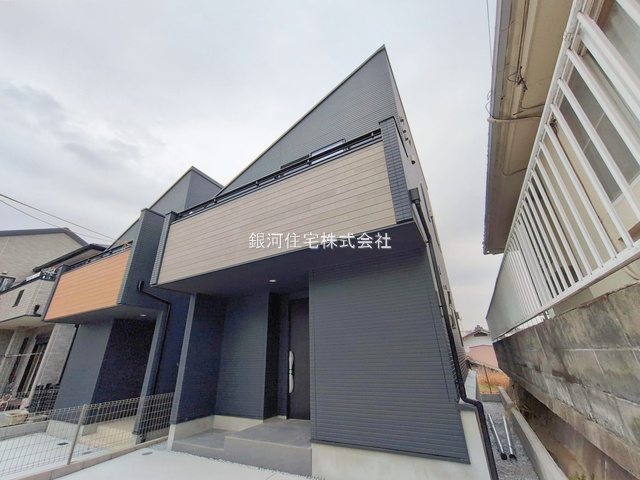 G00385954 神奈川県横浜市港南区上永谷５丁目 新築一戸建て 6690万円 土地面積131.90m² (約39.89坪) 建物面積102.73m² (約31.07坪) 間取り４ＬＤＫ 築年月2025年12月(築１年以内)【外観10】