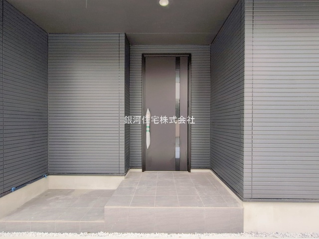 G00385954 神奈川県横浜市港南区上永谷５丁目 新築一戸建て 6690万円 土地面積131.90m² (約39.89坪) 建物面積102.73m² (約31.07坪) 間取り４ＬＤＫ 築年月2025年12月(築１年以内)【外観12】