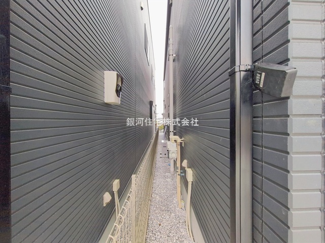 G00385954 神奈川県横浜市港南区上永谷５丁目 新築一戸建て 6690万円 土地面積131.90m² (約39.89坪) 建物面積102.73m² (約31.07坪) 間取り４ＬＤＫ 築年月2025年12月(築１年以内)【外観13】