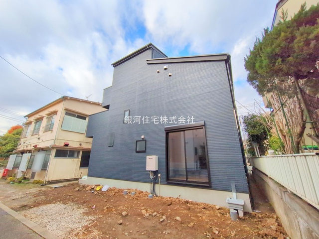 G00386069 東京都大田区上池台３丁目 新築一戸建て 8980万円 土地面積99.59m² (約30.12坪) 建物面積105.57m² (約31.93坪) 間取り３ＳＬＤＫ 築年月2025年12月(築１年以内)【外観2】