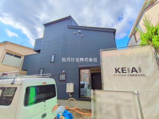 G00386069 東京都大田区上池台３丁目 新築一戸建て 8980万円 土地面積99.59m² (約30.12坪) 建物面積105.57m² (約31.93坪) 間取り３ＳＬＤＫ 築年月2025年12月(築１年以内)【外観8】