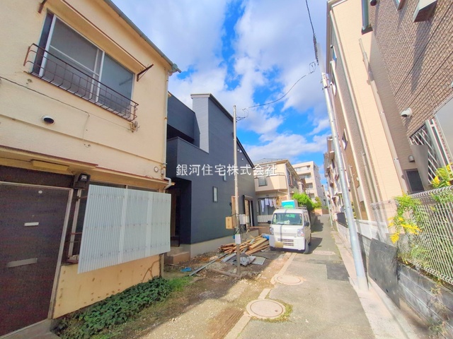 G00386069 東京都大田区上池台３丁目 新築一戸建て 8980万円 土地面積99.59m² (約30.12坪) 建物面積105.57m² (約31.93坪) 間取り３ＳＬＤＫ 築年月2025年12月(築１年以内)【外観9】