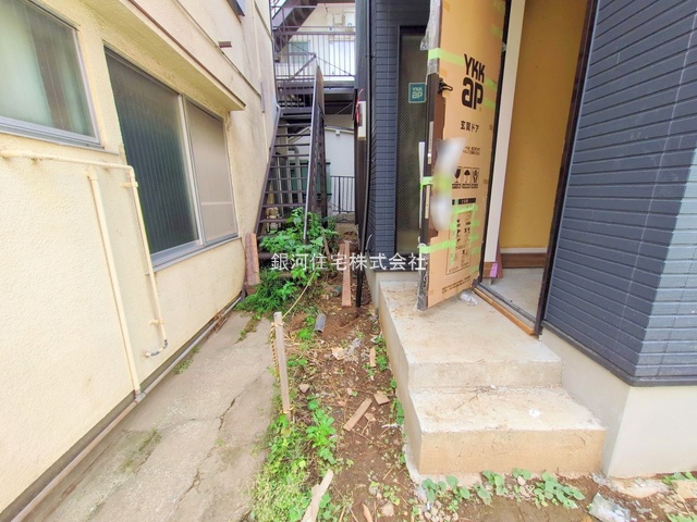 G00386069 東京都大田区上池台３丁目 新築一戸建て 8980万円 土地面積99.59m² (約30.12坪) 建物面積105.57m² (約31.93坪) 間取り３ＳＬＤＫ 築年月2025年12月(築１年以内)【外観10】