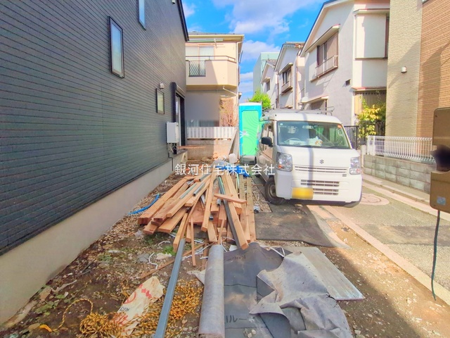 G00386069 東京都大田区上池台３丁目 新築一戸建て 8980万円 土地面積99.59m² (約30.12坪) 建物面積105.57m² (約31.93坪) 間取り３ＳＬＤＫ 築年月2025年12月(築１年以内)【外観17】