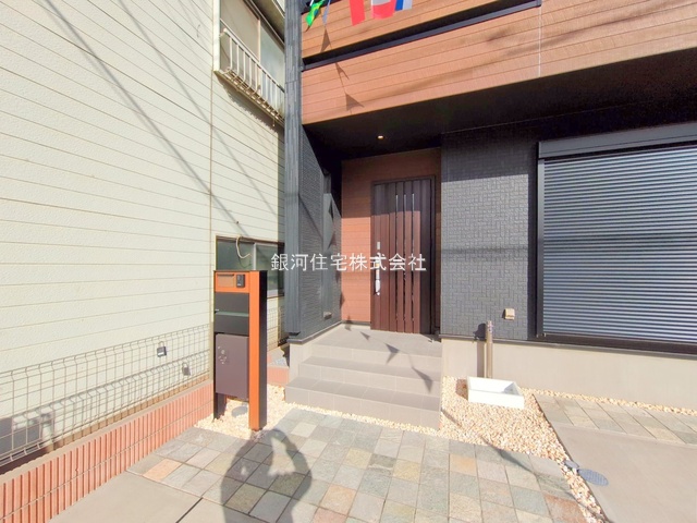 G00386740 埼玉県川口市弥平３丁目 新築一戸建て 4990万円 土地面積112.49m² (約34.02坪) 建物面積103.68m² (約31.36坪) 間取り４ＬＤＫ 築年月2025年12月(築１年以内)【外観4】