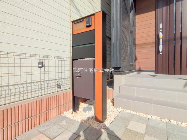 G00386740 埼玉県川口市弥平３丁目 新築一戸建て 4990万円 土地面積112.49m² (約34.02坪) 建物面積103.68m² (約31.36坪) 間取り４ＬＤＫ 築年月2025年12月(築１年以内)【外観5】