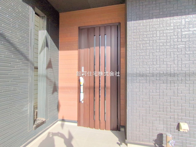 G00386740 埼玉県川口市弥平３丁目 新築一戸建て 4990万円 土地面積112.49m² (約34.02坪) 建物面積103.68m² (約31.36坪) 間取り４ＬＤＫ 築年月2025年12月(築１年以内)【外観6】