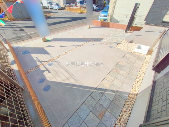 G00386740 埼玉県川口市弥平３丁目 新築一戸建て 4990万円 土地面積112.49m² (約34.02坪) 建物面積103.68m² (約31.36坪) 間取り４ＬＤＫ 築年月2025年12月(築１年以内)【外観8】