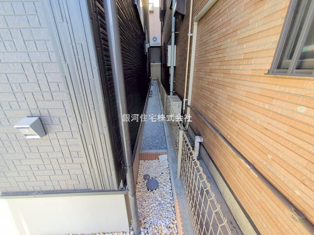 G00386740 埼玉県川口市弥平３丁目 新築一戸建て 4990万円 土地面積112.49m² (約34.02坪) 建物面積103.68m² (約31.36坪) 間取り４ＬＤＫ 築年月2025年12月(築１年以内)【外観17】