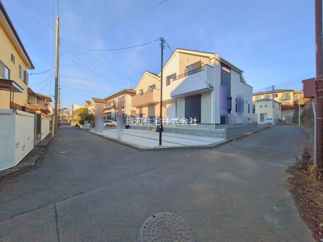 G00387038 東京都町田市玉川学園３丁目 新築一戸建て 4990万円 土地面積122.19m² (約36.96坪) 建物面積97.70m² (約29.55坪) 間取り４ＬＤＫ 築年月2026年01月(築１年以内)【外観3】