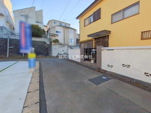 G00387038 東京都町田市玉川学園３丁目 新築一戸建て 4990万円 土地面積122.19m² (約36.96坪) 建物面積97.70m² (約29.55坪) 間取り４ＬＤＫ 築年月2026年01月(築１年以内)【外観5】