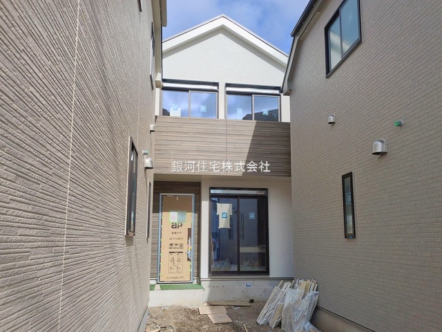 G00387042 東京都足立区花畑４丁目 新築一戸建て 5190万円 土地面積107.41m² (約32.49坪) 建物面積93.36m² (約28.24坪) 間取り４ＬＤＫ 築年月2026年02月【外観4】